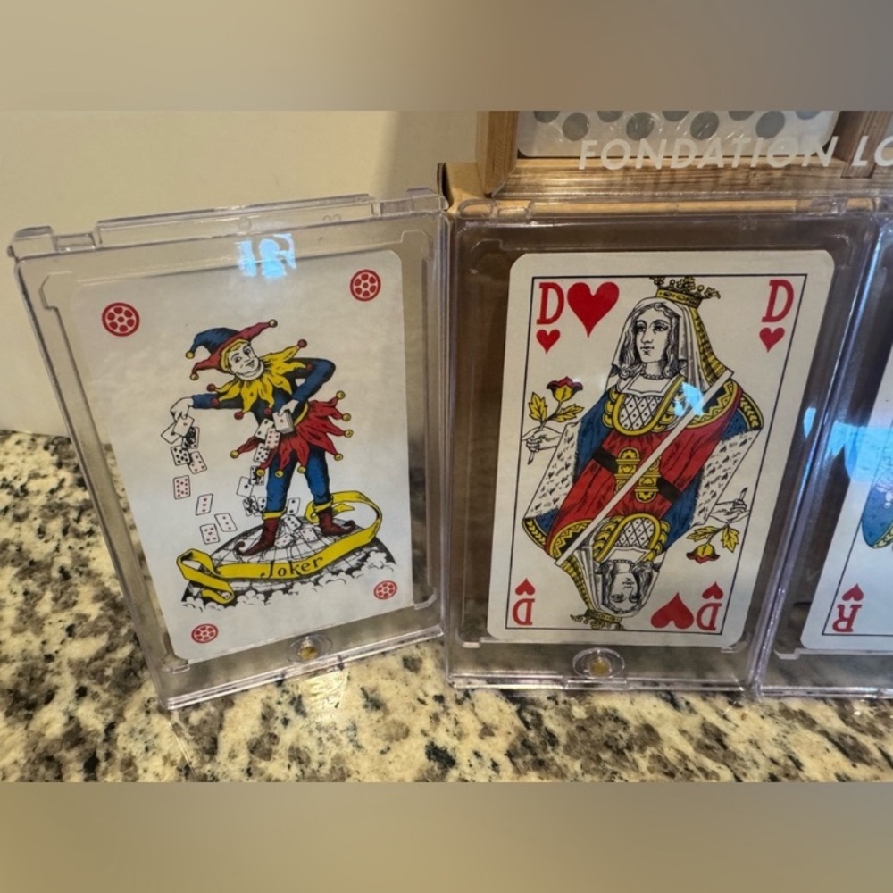 Louis Vuitton "R" Playing Card - Picture 4 of 9